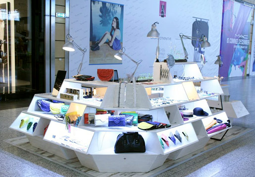 В МЕГЕ Дыбенко открылся BloomStore